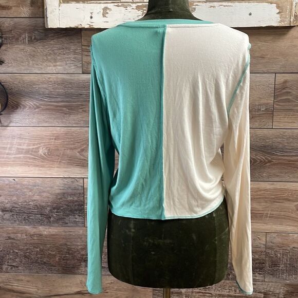 Wild Fable Ladies long sleeve pullover top Green and white - Picture 2 of 3